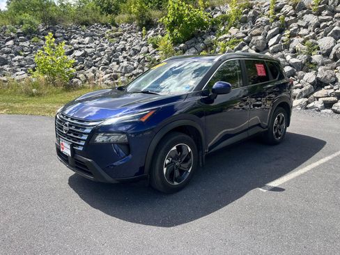 Used 2025 Nissan Rogue SV w/ SV Premium Package AWD/4WD image 31