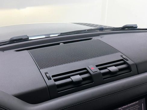Used 2024 Land Rover Defender 110 SE AWD/4WD image 83