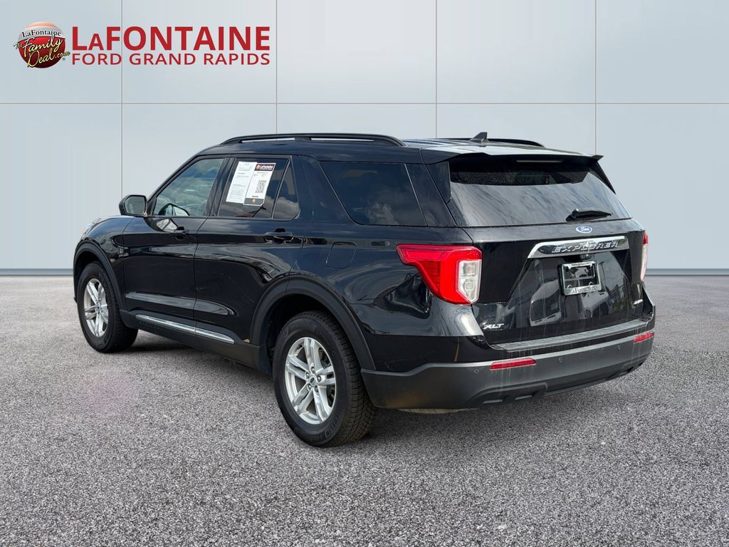 Used 2023 Ford Explorer XLT AWD/4WD image 5