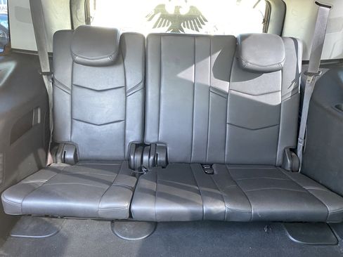 Used 2018 Cadillac Escalade Luxury image 15