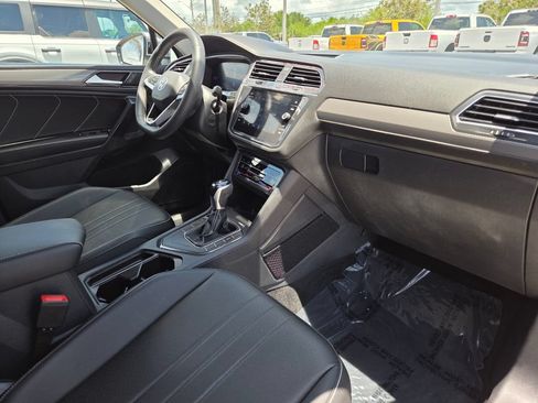 Used 2023 Volkswagen Tiguan SE FWD image 14