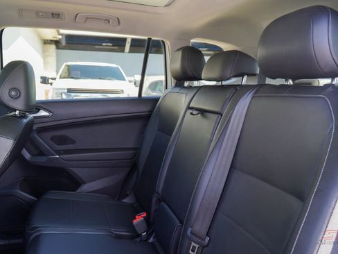 Used 2018 Volkswagen Tiguan SE w/ Panoramic Sunroof Package image 22