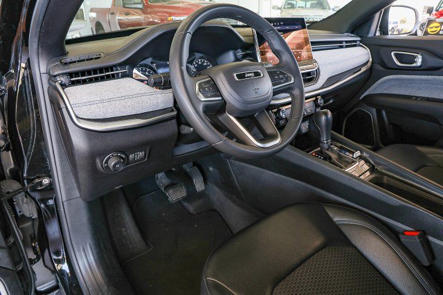 Used 2024 Jeep Compass Latitude AWD/4WD image 11