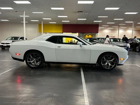 Used 2016 Dodge Challenger SXT Plus image 8