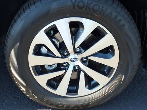 Certified 2025 Subaru Outback Premium w/ Popular Package #1A image 9