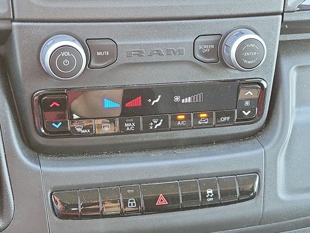 New 2024 RAM ProMaster 2500 w/ Convenience Group FWD image 17