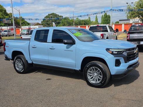 Used 2025 Chevrolet Colorado LT w/ LT Convenience Package AWD/4WD image 3