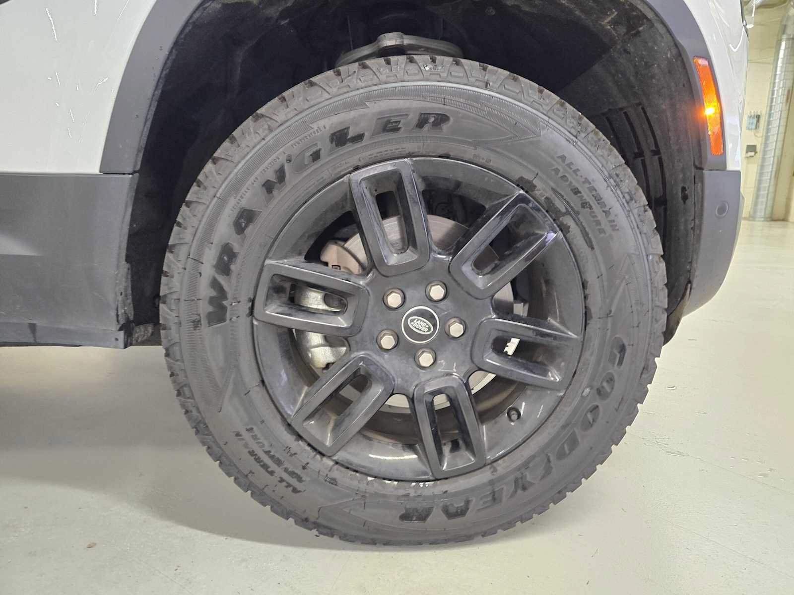 Used 2025 Land Rover Defender 110 S AWD/4WD image 10