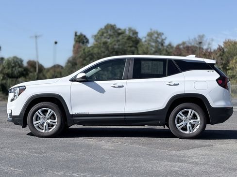 Used 2024 GMC Terrain SLE image 4