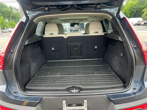 Used 2022 Volvo XC40 T5 Momentum w/ Premium Package AWD/4WD image 10