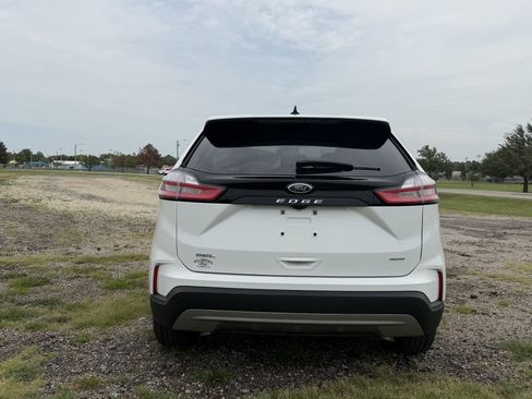 Used 2024 Ford Edge SEL w/ Convenience Package AWD/4WD image 4