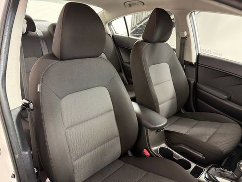 Used 2017 Kia Forte LX image 21