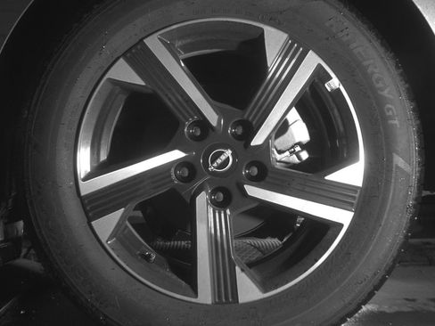 Used 2025 Nissan Sentra SV FWD image 14