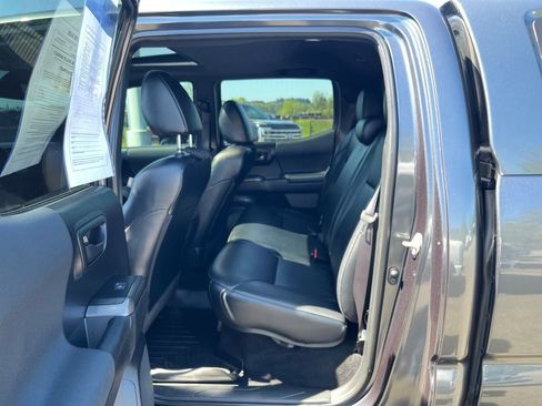 Used 2020 Toyota Tacoma TRD Off-Road w/ TRD Premium Off Road Package AWD/4WD image 29