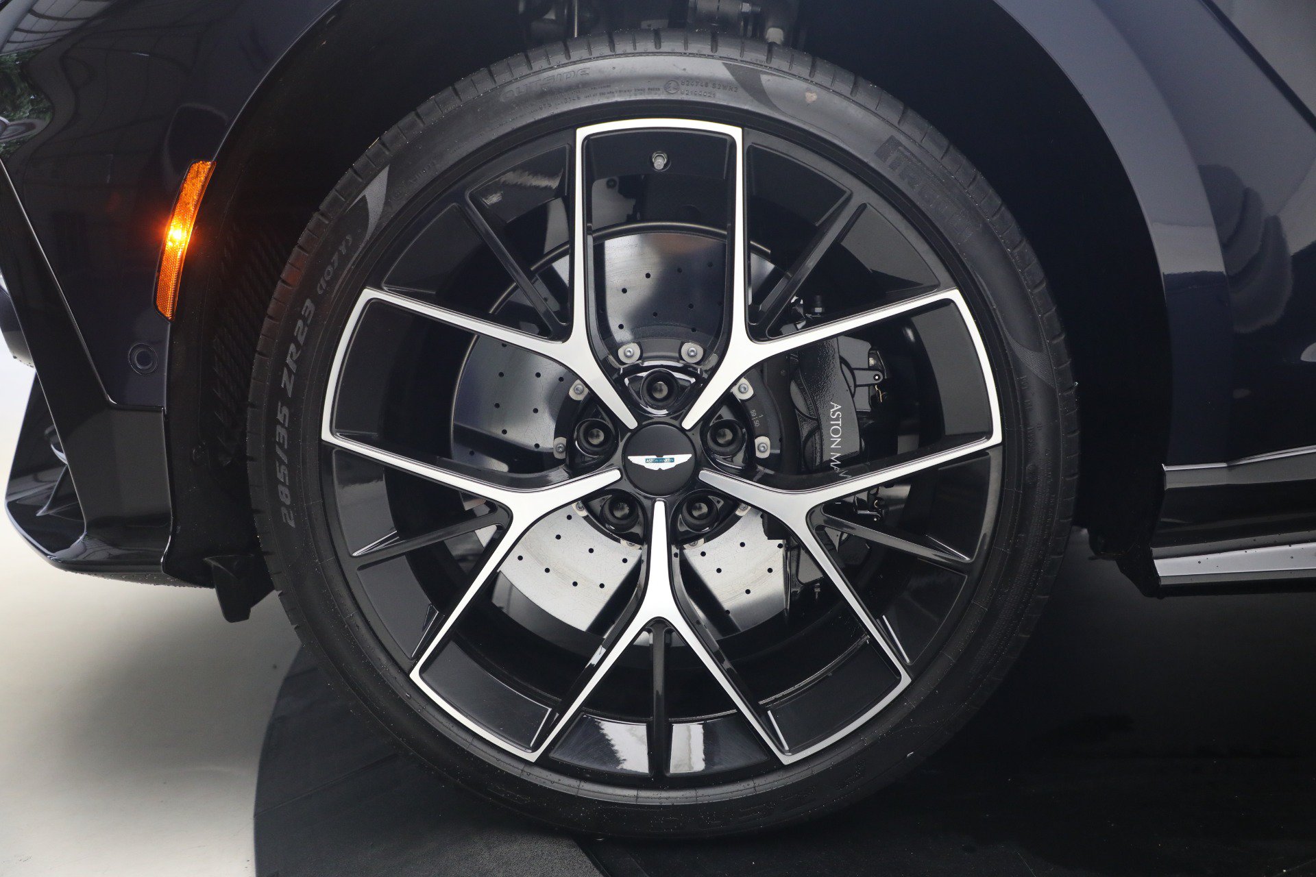 Used 2026 Aston Martin DBX S AWD/4WD image 33