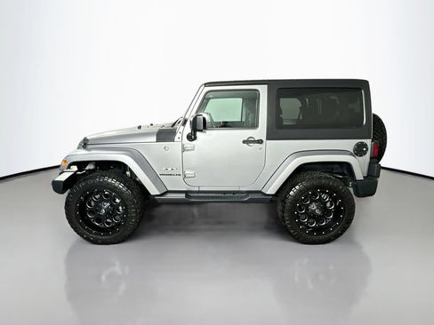 Used 2017 Jeep Wrangler Sahara w/ Connectivity Group AWD/4WD image 4