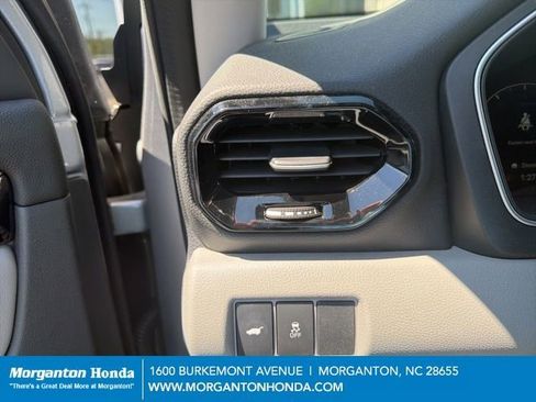 Used 2023 Honda Pilot Touring image 18