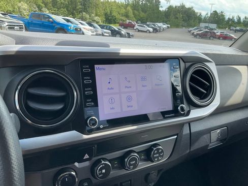 Used 2022 Toyota Tacoma SR5 AWD/4WD image 3