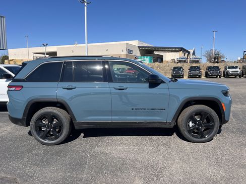 New 2026 Jeep Grand Cherokee Limited w/ Limited Altitude Package AWD/4WD image 5