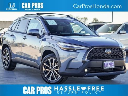 Used 2022 Toyota Corolla Cross XLE image 1