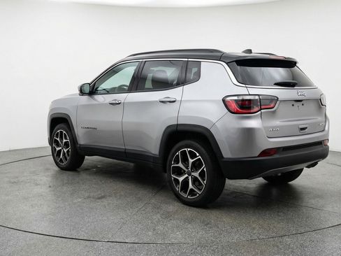 Used 2025 Jeep Compass Limited AWD/4WD image 6