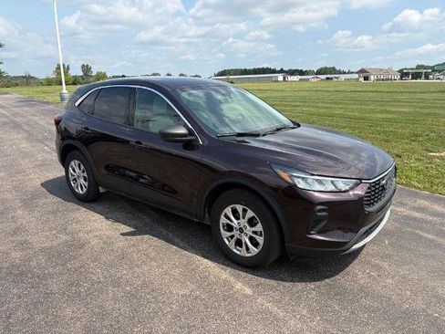 Certified 2023 Ford Escape Active AWD/4WD image 2