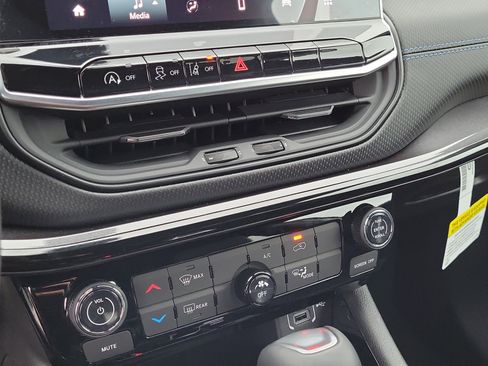 New 2026 Jeep Compass Latitude image 33