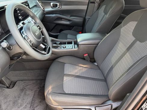Used 2023 Kia Sorento LX FWD image 10