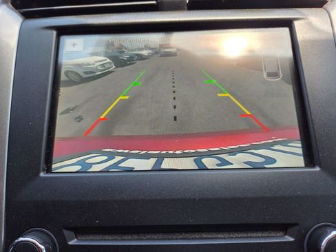 Used 2017 Ford Fusion SE w/ Fusion SE Technology Package image 18