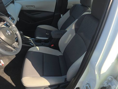 Used 2025 Toyota Corolla LE FWD image 7