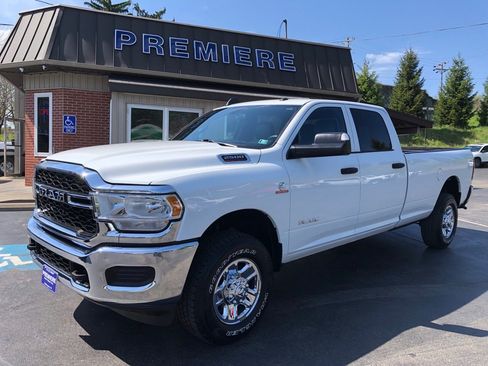 Used 2022 RAM 2500 Tradesman w/ Chrome Appearance Group AWD/4WD image 9