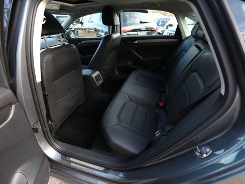 Used 2014 Volkswagen Passat 1.8T SE image 12