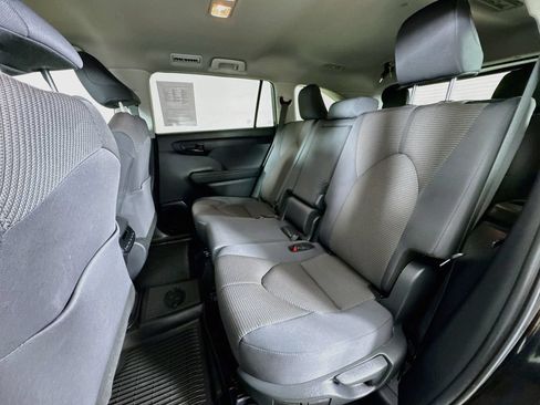 Certified 2024 Toyota Highlander AWD image 22