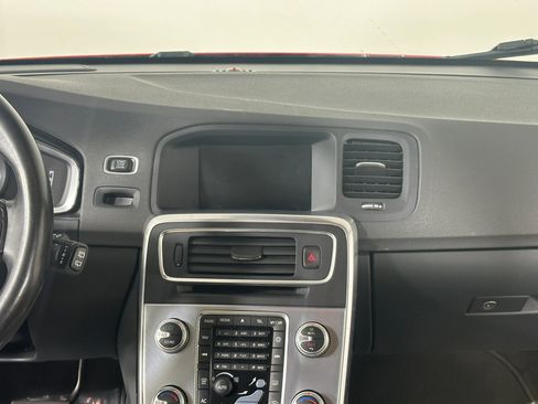 Used 2018 Volvo V60 T5 Dynamic w/ Vision Package image 27