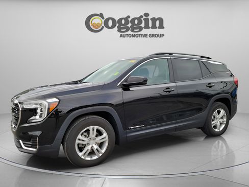 Certified 2022 GMC Terrain SLE w/ Driver Convenience Package image 4