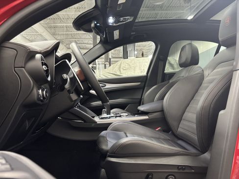 New 2025 Alfa Romeo Stelvio Sprint image 3