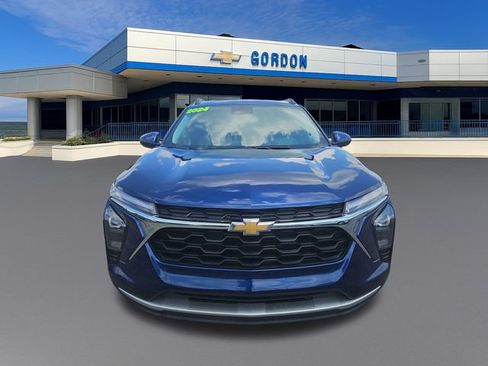 Used 2024 Chevrolet Trax LT w/ Driver Confidence Package FWD image 9