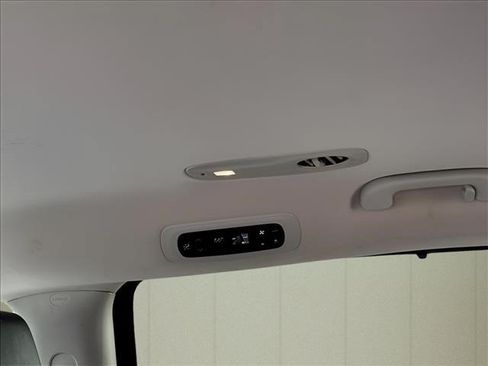 Used 2023 Chrysler Pacifica Touring-L FWD image 13
