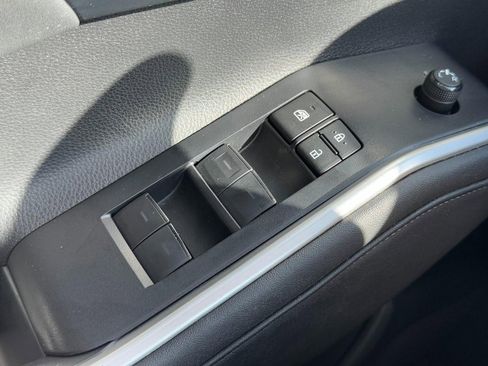 Certified 2023 Toyota Highlander AWD image 25