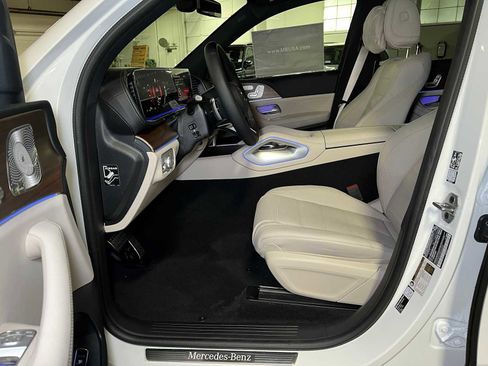 New 2026 Mercedes-Benz GLS 580 4MATIC image 24