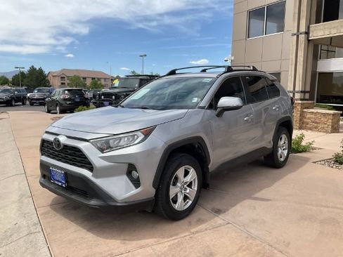 Used 2019 Toyota RAV4 XLE FWD image 3