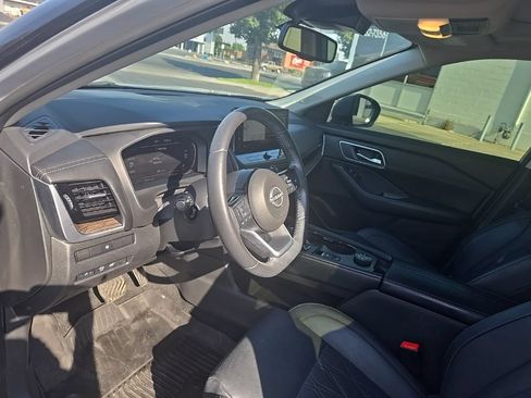Used 2024 Nissan Rogue Platinum AWD/4WD image 12