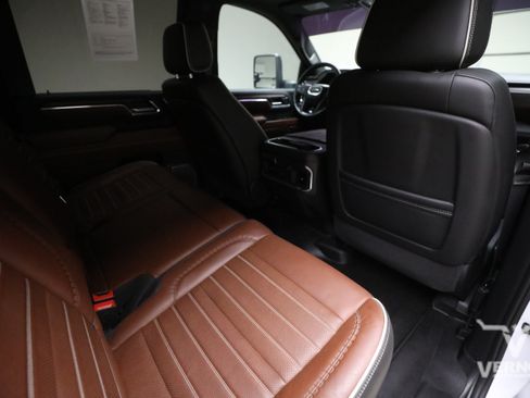 Used 2024 GMC Sierra 3500 Denali Ultimate AWD/4WD image 12