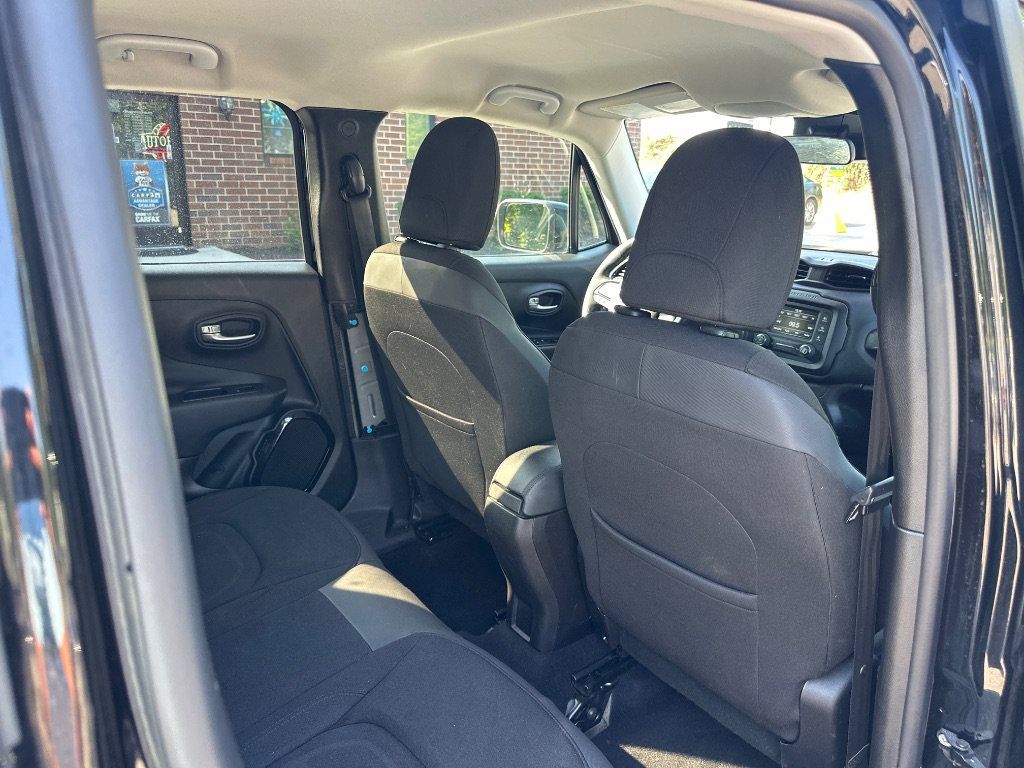 Used 2017 Jeep Renegade Altitude FWD image 20