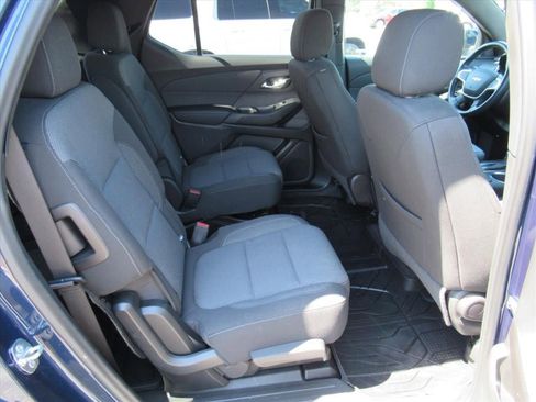 Used 2022 Chevrolet Traverse LT FWD image 31