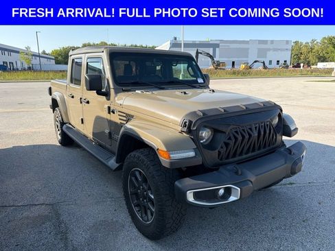 Used 2020 Jeep Gladiator Overland AWD/4WD image 2
