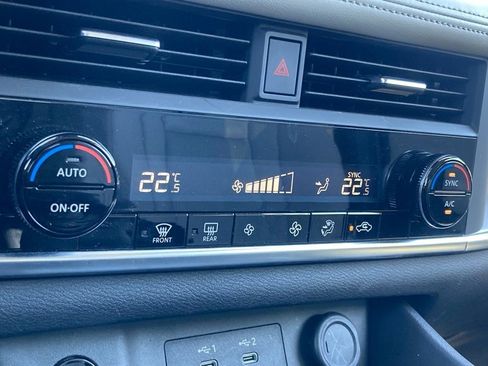 Used 2024 Nissan Rogue SV image 21