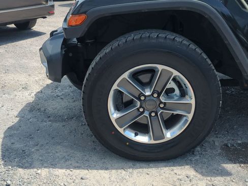 Certified 2019 Jeep Wrangler Unlimited Sahara AWD/4WD image 14