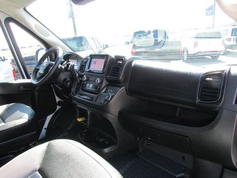Used 2024 RAM ProMaster 2500 w/ Convenience Group image 12