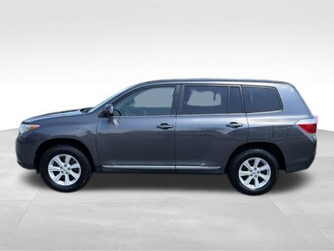 Used 2013 Toyota Highlander FWD w/ Cold Weather Pkg image 22